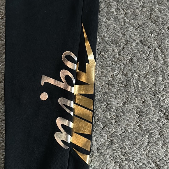 Nike Black Athletic Workout Leggings - Picture 2 of 5